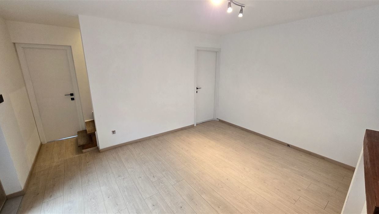 E3638774551686512541_4354JL