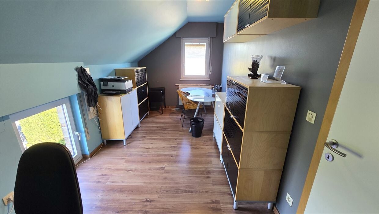 E1638961602806349792_4499ADL