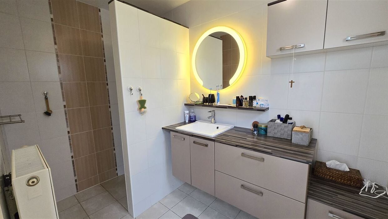 E3638961602897521898_4499LL