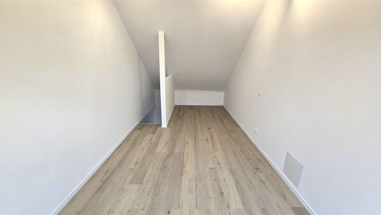 E3638990954026186182_4512JL