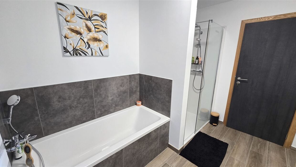 E1639050219671134928_4544NL