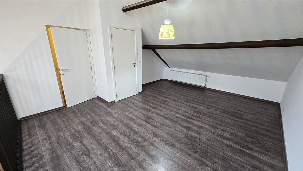 E1639073928614182290_4558ML