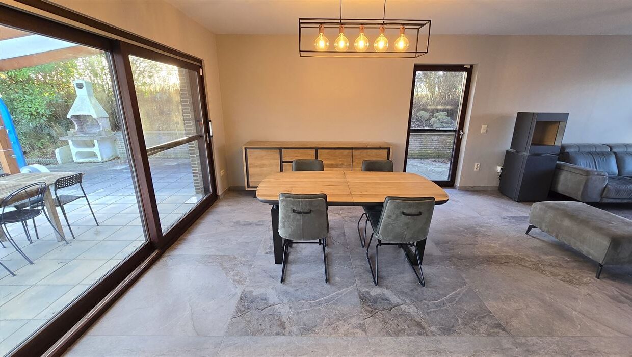 E2639050218101660101_4543FL