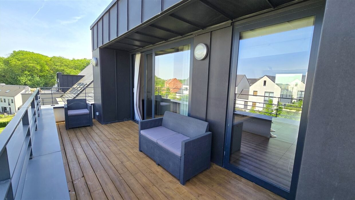 E2639064412142357685_4557AAL