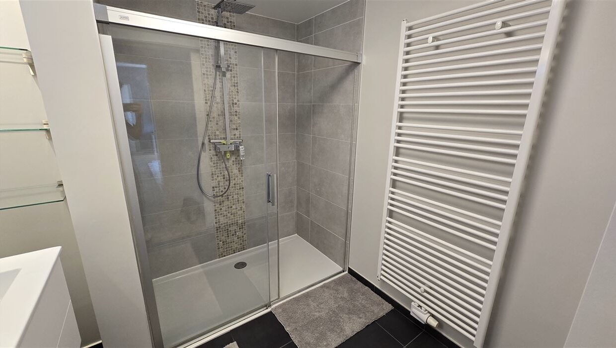 E2639064412145955516_4557ACL