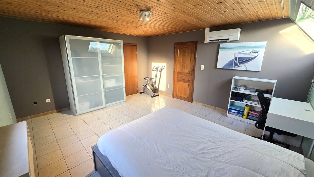 E3639050218097121968_4543LL