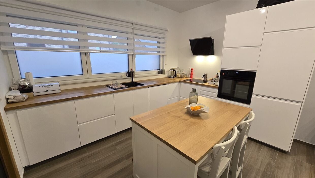 E3639050219680561073_4544HL