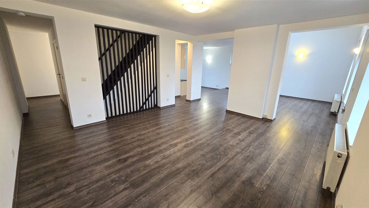 E3639073928619056796_4558BL