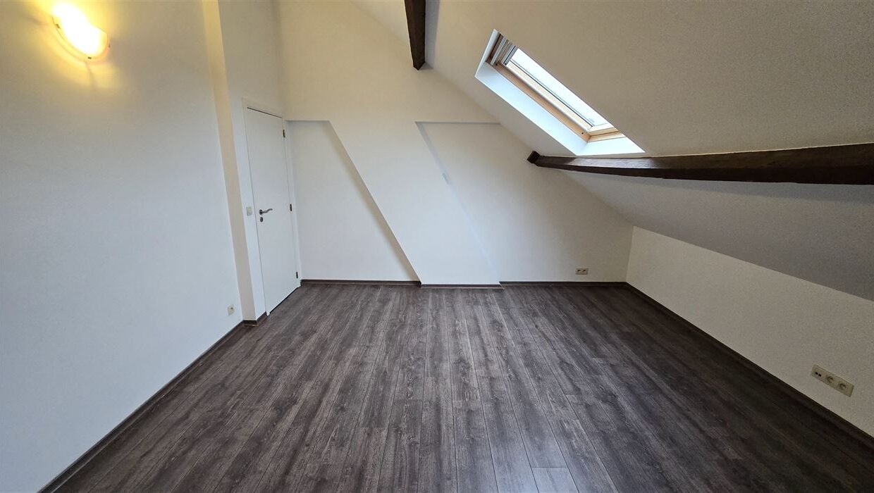 E3639073928622796249_4558KL