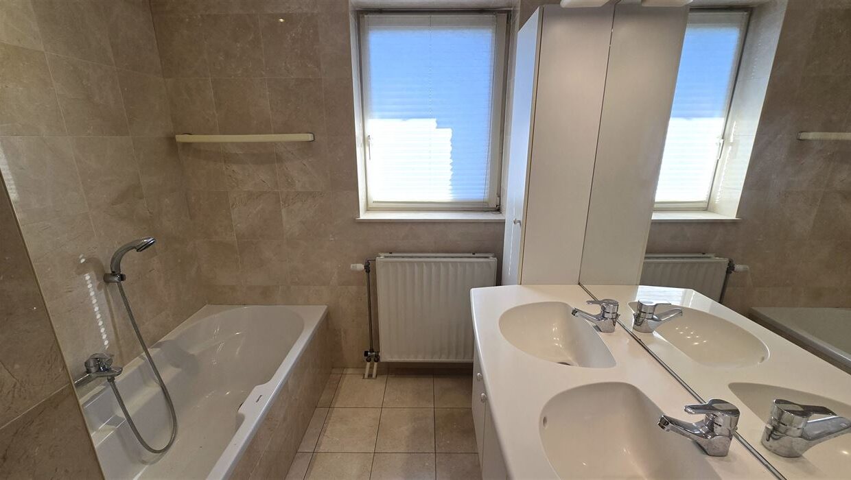 E1639082589859430128_4559KL