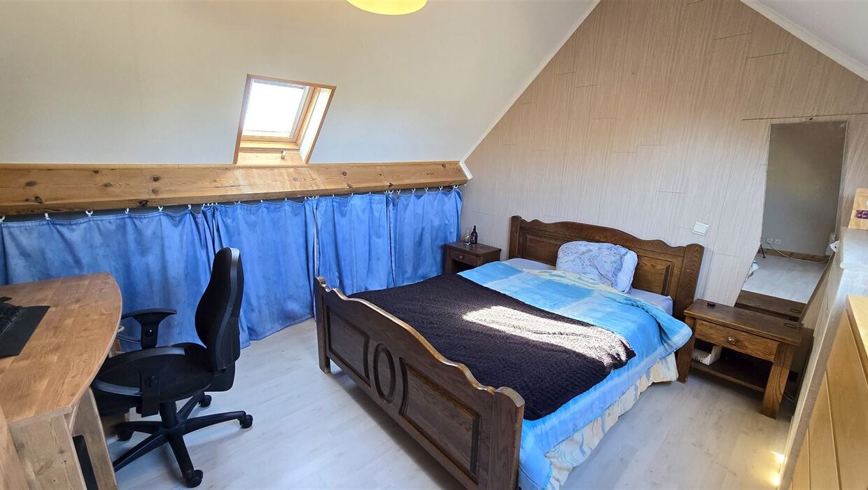 E1639089260624650887_4565OL