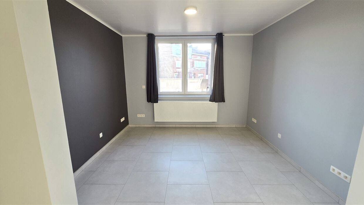 E2639083355006672380_4562CL