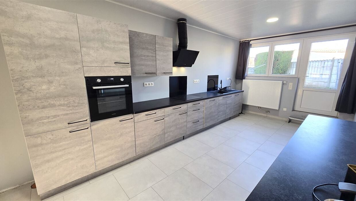 E2639083355016965253_4562EL