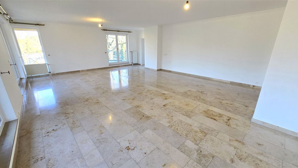 E3639082589887088485_4559EL