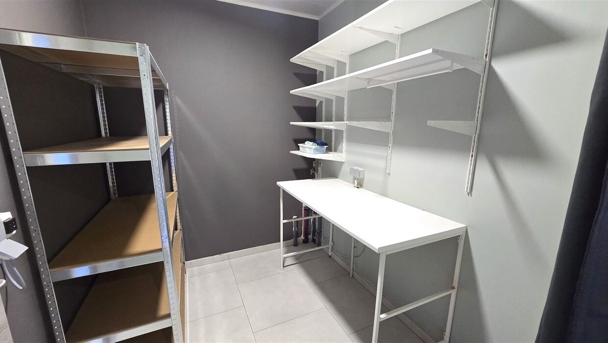 E3639083355008088432_4562IL